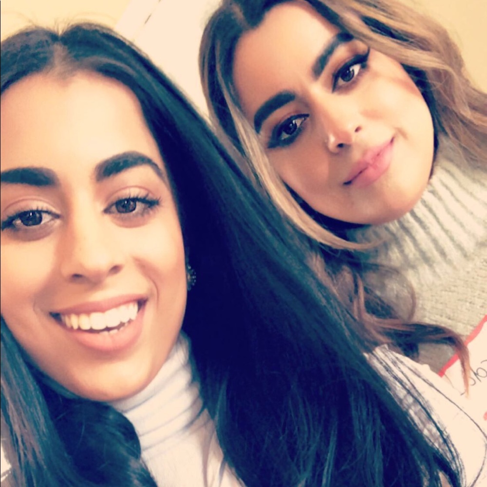 Meet your Posher, Dania